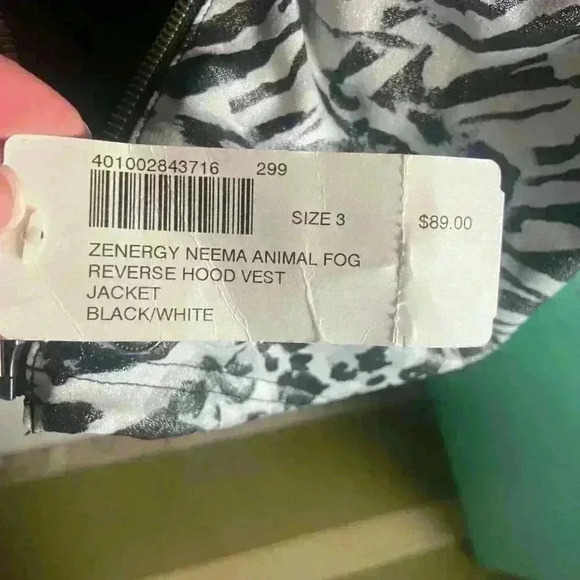 Chico's Zenergy Size 3 Neema Animal Print Reversible Vest Jacket Black Hooded xl - Picture 5 of 7